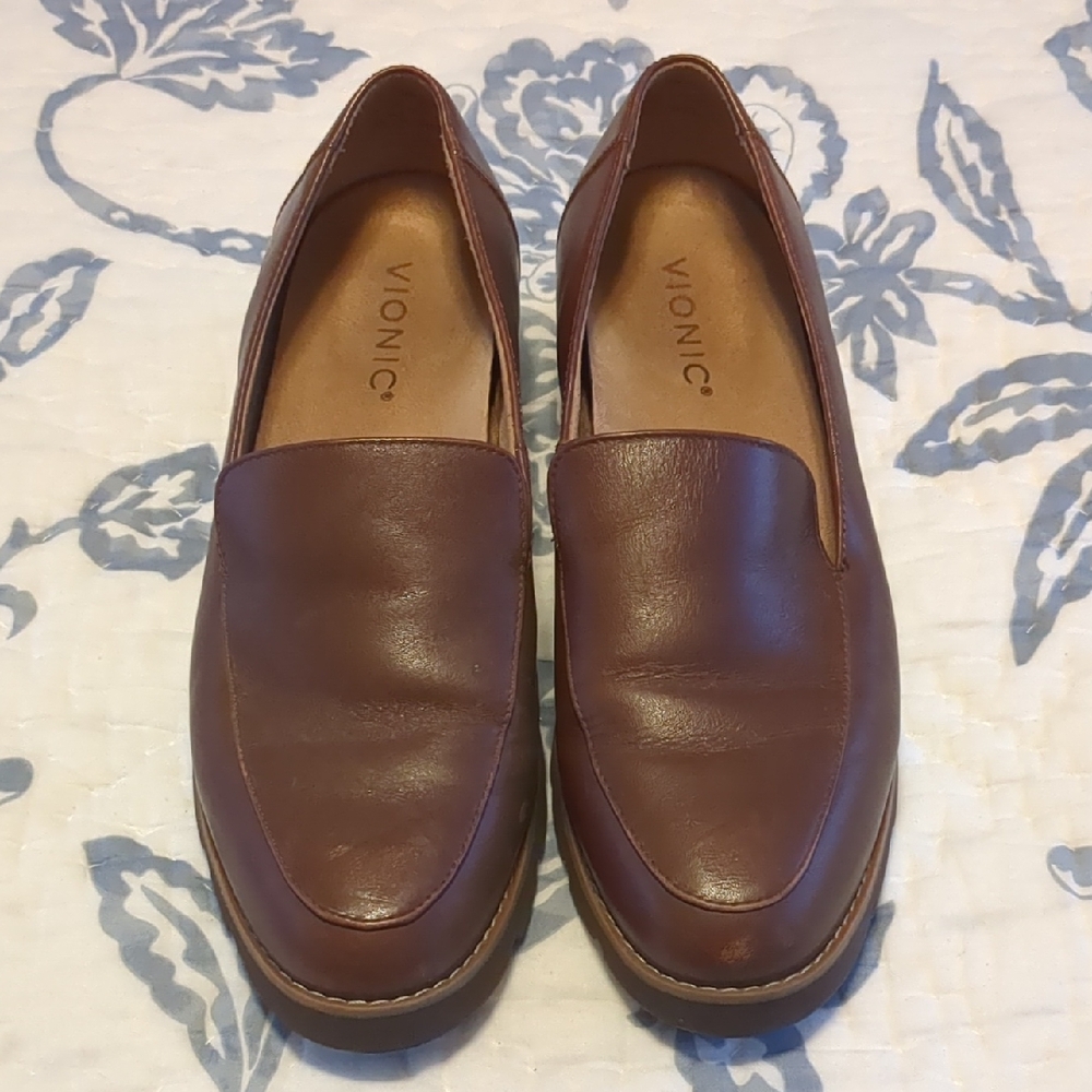 Vionic Chestnut Kinsley Leather Slip-Ons Loafer